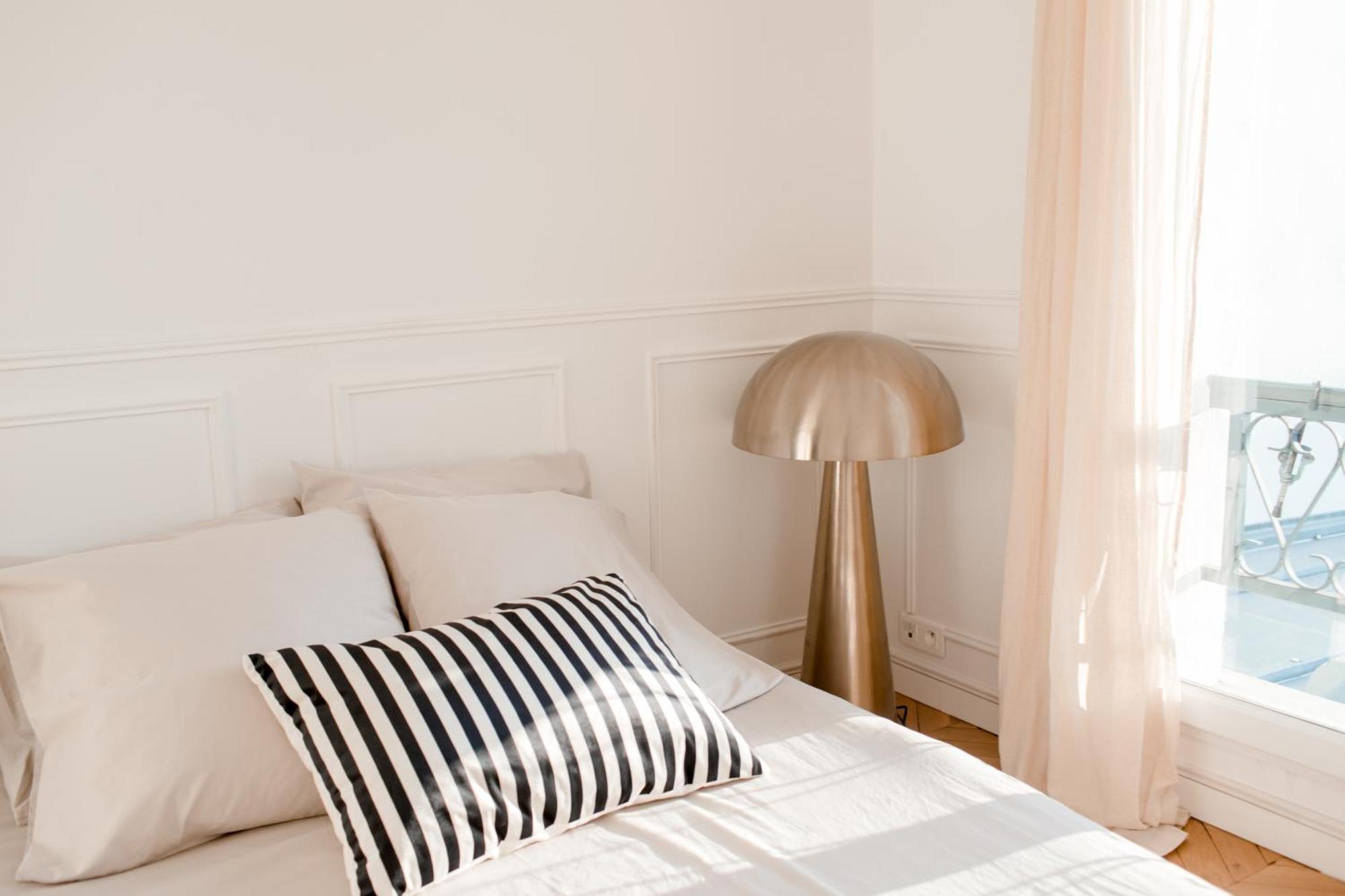 Logement Entier Ou A Partager Dans Maison Familiale A Rueil Malmaison, Proche De Paris La Defense Bagian luar foto